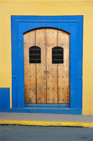 Door in Leon, Nicaragua, Central America Photographie de stock - Rights-Managed, Code: 862-06542515