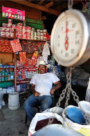 simsearch:862-06542534,k - Man sat in his shop in Esteli, Nicaragua, Central America Photographie de stock - Rights-Managed, Code: 862-06542532