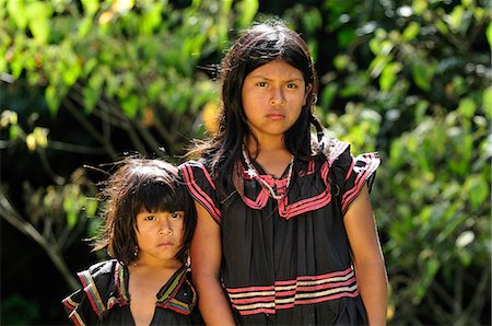 panama - Native Girls of Ngobe Bugle at Las Terras Altas, Panama, Central America Foto de stock - Con derechos protegidos, Código: 862-06542653