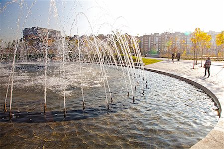 Arganzuela park and fountain in Madrid Rio, Madrid, Spain. Photographie de stock - Rights-Managed, Code: 862-06542756