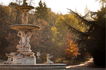 Campo de Moro gardens in autumn, Madrid, Spain Stock Photo - Rights-Managed, Code: 862-06542766