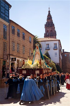 saint jacques de compostelle - Santiago de Compostela, Galicia, Northern Spain, Carrying a statue from the city centre Photographie de stock - Rights-Managed, Code: 862-06542803