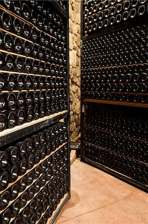 spain wine - Wine cellar in La Rioja, Spain, Europe Foto de stock - Con derechos protegidos, Código: 862-06542857