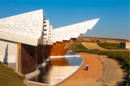 simsearch:862-08273799,k - Bodegas Ysios wine cellar, built by Santiago Calatrava, Laguardia, Alava, Spain, Europe Photographie de stock - Rights-Managed, Code: 862-06542928