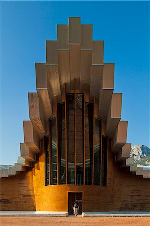 simsearch:862-08273799,k - Bodegas Ysios wine cellar, built by Santiago Calatrava, Laguardia, Alava, Spain, Europe Photographie de stock - Rights-Managed, Code: 862-06542932