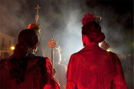el rocio - El Rocio, Huelva, Southern Spain. Women in traditional clothes participating in night celebrations on the eve of the feast of El Rocio Foto de stock - Con derechos protegidos, Código: 862-06542977