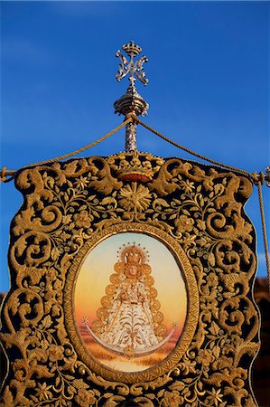 el rocio - El Rocio, Huelva, Southern Spain. Detail of banner with the picture of the Madonna of El Rocio carried during the annual Romeria and feast Foto de stock - Con derechos protegidos, Código: 862-06542980