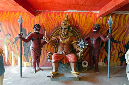siniestro - Sri Lanka, Southern Province, Wevurukannala Vihara Buddhist temple, King and his guards in the Chamber of Horrors Foto de stock - Con derechos protegidos, Código: 862-06542996