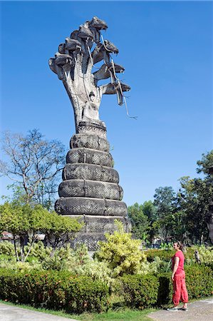 simsearch:862-03820153,k - Thailand, Nong Kai Province, Sala Keoku Sculpture park. Built by, and reflecting, the personal vision of Luang Pu Bunleua Sulilat and his followers , the construction started in 1978, the park shares the style of his earlier Buddha Park on the Lao side of Mekong, but is marked by even more extravagant fantasy and greater proportions. Fotografie stock - Rights-Managed, Codice: 862-06543121