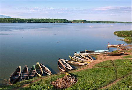 simsearch:862-06542036,k - Fishing boats and fishermen on a section of the Kazinga Channel which lies just outside the Queen Elizabeth National Park, Uganda, Africa Photographie de stock - Rights-Managed, Code: 862-06543219