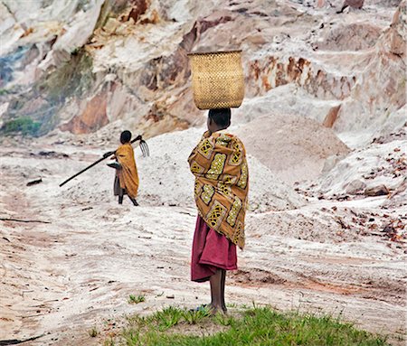 In the absence of river sand, Coarse building sand is mined from a cliff just outside Kisoro town, Uganda, Africa Foto de stock - Con derechos protegidos, Código: 862-06543273