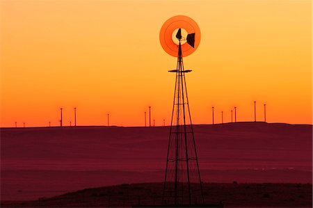 simsearch:862-06543405,k - Old west windmill at sunset, Pawnee National Grassland, Colorado, USA Foto de stock - Direito Controlado, Número: 862-06543356