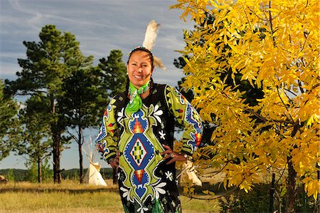 simsearch:862-06543405,k - Jasmine Pickner in traditional dress, Oglala Lakota, South Dakota, USA MR Foto de stock - Direito Controlado, Número: 862-06543405