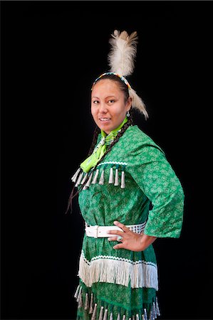 simsearch:862-06543405,k - Hoop Dancer in traditional dress, Lakota, South Dakota, USA MR Foto de stock - Direito Controlado, Número: 862-06543406