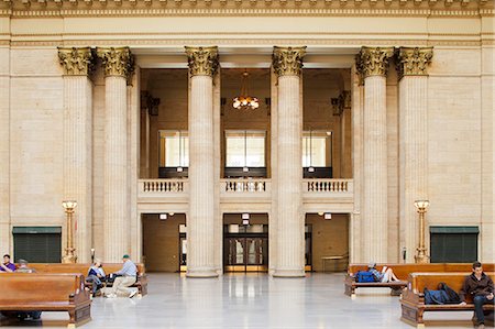 simsearch:862-06543405,k - USA, Illinois, Chicago. Waiting room in the historic part of Union Station. Foto de stock - Direito Controlado, Número: 862-06543425