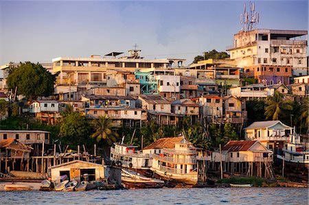 South America, Brazil, Amazonas state, Manaus, stilt houses in a riverside favela, slum community, on the Rio Negro near the industrial docks Foto de stock - Con derechos protegidos, Código: 862-06675704