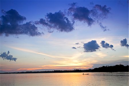 South America, Brazil, Amazonas, a fishmerman at dawn on Mamori lake   formed from a tributary of the Amazon south of Manaus Photographie de stock - Rights-Managed, Code: 862-06675705