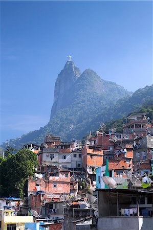 simsearch:862-06675805,k - South America, Rio de Janeiro, Rio de Janeiro city, view of breeze block houses in the Dona Marta favela, Santa Marta community, with Corcovado and the Christ statue behind Stockbilder - Lizenzpflichtiges, Bildnummer: 862-06675805