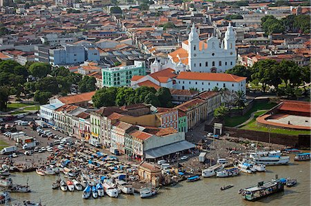 simsearch:862-06675977,k - South America, Brazil, Para, Amazon, an aerial shot of the city of Belem in the southern mouth of the Amazon confluence, showing the Church and College of St. Alexander, the Cathedral, Forte do Castelo, street market and the waterfront of Guajara Bay Foto de stock - Con derechos protegidos, Código: 862-06675929