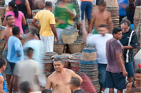 simsearch:862-06675949,k - South America, Brazil, Para, Amazon, the morning acai market outside in Belem, which takes place outside the Ver o Peso market, on the waterfront of Guajara Bay Foto de stock - Con derechos protegidos, Código: 862-06675943