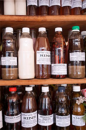 simsearch:862-06675946,k - South America, Brazil, Para, Belem, herbal remedies for various ailments for sale in the Ver Oo Peso market on the docks in Belem in the Brazilian Amazon Foto de stock - Con derechos protegidos, Código: 862-06675976