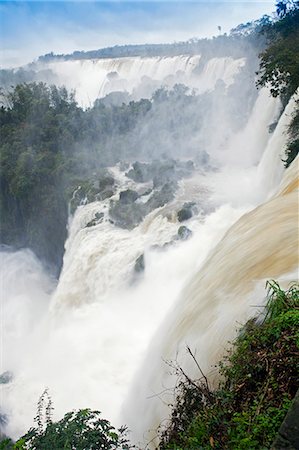 simsearch:862-06675982,k - South America, Brazil, Parana, the Iguazu falls in full flood and lying on the frontier of Brazil and Argentina. Stockbilder - Lizenzpflichtiges, Bildnummer: 862-06675986
