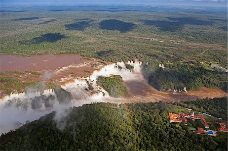 simsearch:862-06675982,k - South America, Brazil, Parana, Aerial view of the Orient Express Hotel das Cataratas next to the Iguazu falls on the frontier of Brazil and Argentina. Stockbilder - Lizenzpflichtiges, Bildnummer: 862-06675987