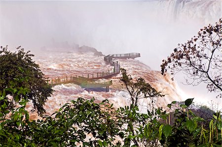 simsearch:862-06675986,k - South America, Brazil, Parana, an observation platform closed because of flood, at the Iguazu falls lying on the frontier of Brazil and Argentina. Photographie de stock - Rights-Managed, Code: 862-06675995