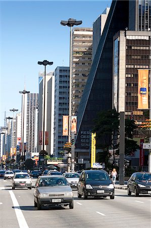 simsearch:862-06676087,k - South America, Brazil, Sao Paulo, traffic and pedestrians on Avenida Paulista with the SESI and FIESP builiding in the foreground Stock Photo - Rights-Managed, Code: 862-06676112