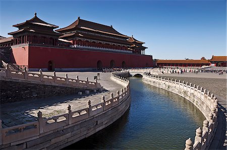 simsearch:851-02960160,k - Architectural detail of the Golden Water and the five bridges in front of the Meridian Gate in the Forbidden City, Beijing, China. Photographie de stock - Rights-Managed, Code: 862-06676155