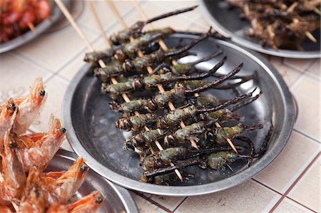 plate of insects - China, Yunnan, Jianshui. Fried dragonflies for sale in Jianshui. Photographie de stock - Rights-Managed, Code: 862-06676280