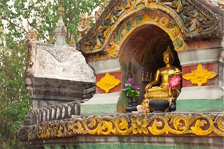 China, Yunnan, Xishuangbanna. A gilded Buddha at the Damenglong Pagodas. Photographie de stock - Rights-Managed, Code: 862-06676315