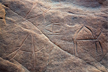 simsearch:862-06676409,k - Chad, Elikeo, Ennedi, Sahara. Engravings of camels on the floor of a rock shelter. Stockbilder - Lizenzpflichtiges, Bildnummer: 862-06676433