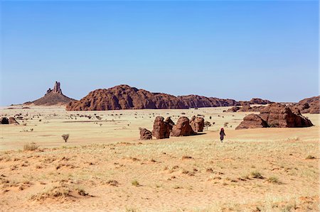 simsearch:862-06676456,k - Chad, Deli, Ennedi, Sahara. Weathered Palaeozoic sandstone features dot the landscape near Deli. Foto de stock - Con derechos protegidos, Código: 862-06676474