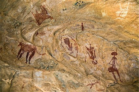 painting (work of art) - Chad, Tchad, Terkei West, Ennedi, Sahara.  Ancient rock art painted on the domed ceiling of a small cave or shelter. Stock Photo - Rights-Managed, Code: 862-06676535