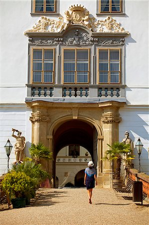 Czech Republic, South Moravia, Lysice. Young woman walking towards the main gare of the State Castle of Lysice. Photographie de stock - Rights-Managed, Code: 862-06676600