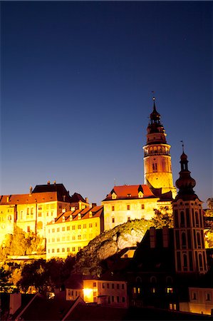 Central and Eastern Europe, Czech Republic, South Bohemia, Cesky Krumlov. The castle and surroundings  in the last evening light. Stockbilder - Lizenzpflichtiges, Bildnummer: 862-06676631