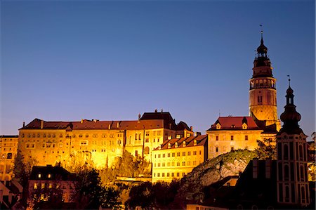 Central and Eastern Europe, Czech Republic, South Bohemia, Cesky Krumlov. The castle and surroundings  in the last evening light. Stockbilder - Lizenzpflichtiges, Bildnummer: 862-06676641