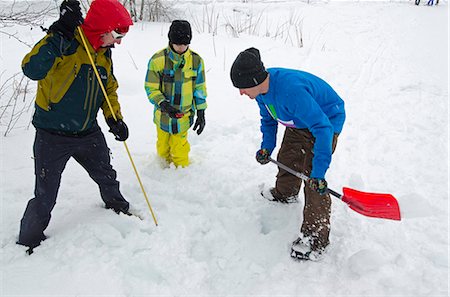 shoveling snow - Europe, France, French Alps, Haute-Savoie, Chamonix, avalanche training Stock Photo - Rights-Managed, Code: 862-06676762