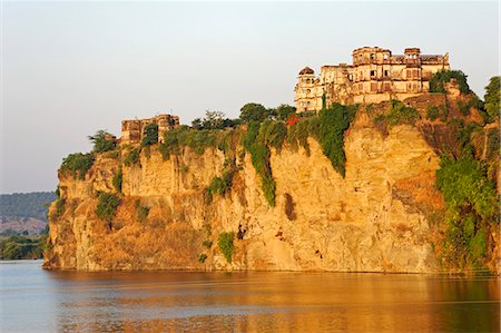 rajasthan hotels - India, Rajasthan, Bhainsrorgarh. Now adapted as a heritage hotel, Bhainsrorgarh Fort and Palace stands on a cliff overlooking the Chambal River. Stock Photo - Rights-Managed, Code: 862-06676855