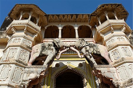 India, Rajasthan, Bundi. Hathi Pol, or elephant gate, marks the main entrance to Bundi's royal palace, one of Rajasthan's most atmospheric and evocative Rajput buildings. Stock Photo - Rights-Managed, Code: 862-06676852