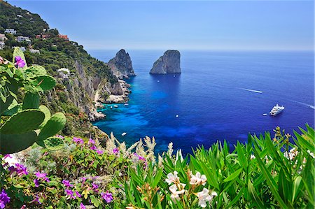 panorama italy - Italy, Campania, Napoli district, Capri. Faraglioni. Foto de stock - Con derechos protegidos, Código: 862-06676911