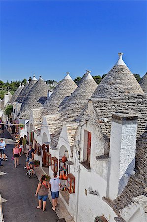 salento - Italy, Apulia, Bari district, Itria Valley. Alberobello. Trulli, typical houses, Fotografie stock - Rights-Managed, Codice: 862-06677052