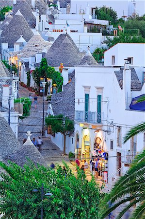 salento - Italy, Apulia, Bari district, Itria Valley. Alberobello. Trulli, typical houses, Fotografie stock - Rights-Managed, Codice: 862-06677064