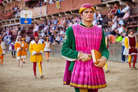 piazza del campo - Italy, Tuscany, Siena district, Siena, Piazza del Campo. The Palio. Photographie de stock - Rights-Managed, Code: 862-06677112