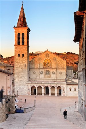 santa maria assunta church - Italy, Umbria, Perugia district, Spoleto, View of the Duomo, Santa Maria Assunta Cathedral,. Foto de stock - Con derechos protegidos, Código: 862-06677125