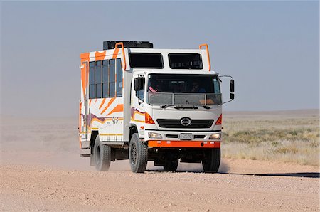 simsearch:862-06677169,k - Africa, Namibia, Namib Naukluft Park, Truck on a dusty road Photographie de stock - Rights-Managed, Code: 862-06677169