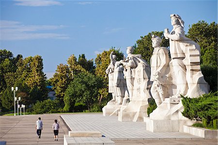 simsearch:862-06677209,k - Democratic Peoples Republic of Korea, North Korea, Pyongyang. Sculptures of happy, patriotic workers. Stock Photo - Rights-Managed, Code: 862-06677217