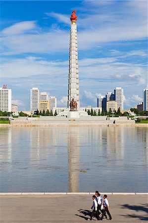 simsearch:862-06677217,k - Democratic Peoples Republic of Korea, North Korea, Pyongyang. View of the Juche Tower from across the Taedong River. Photographie de stock - Rights-Managed, Code: 862-06677212
