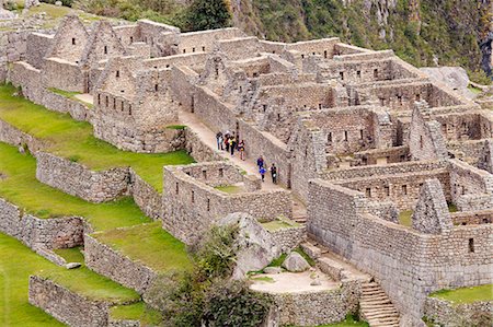 simsearch:862-06677268,k - South America, Peru, Cusco, Machu Picchu. A general view of terraces and buildings at the World Heritage listed Inka Historic Sanctuary of Machu Picchu, situated in the Andes above the Urubamba valley Foto de stock - Con derechos protegidos, Código: 862-06677254